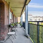 Dronningensgade 42 Apartment